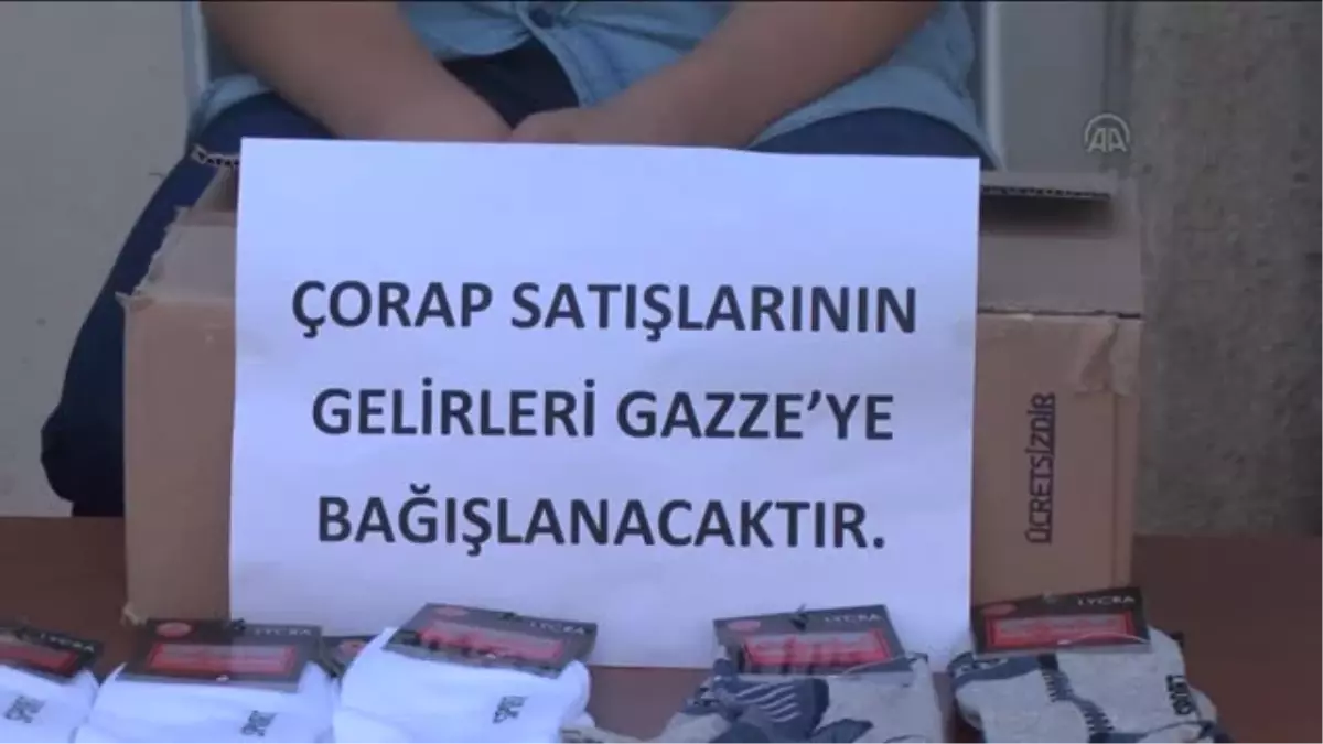 Çorap satıp parasını Gazzeli kardeşlerine gönderdiler -