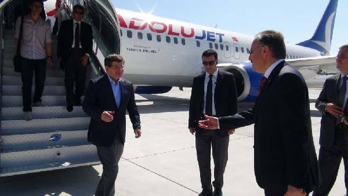 Davutoğlu Kars\'ta \'Sayın Başkanım\' Diye Karşılandı (3)