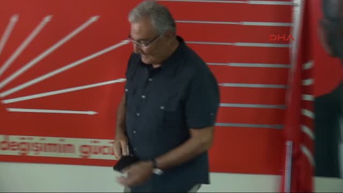 Deniz Baykal: CHP\'nin Üzerindeki Külleri Üflemenizi İstiyorum