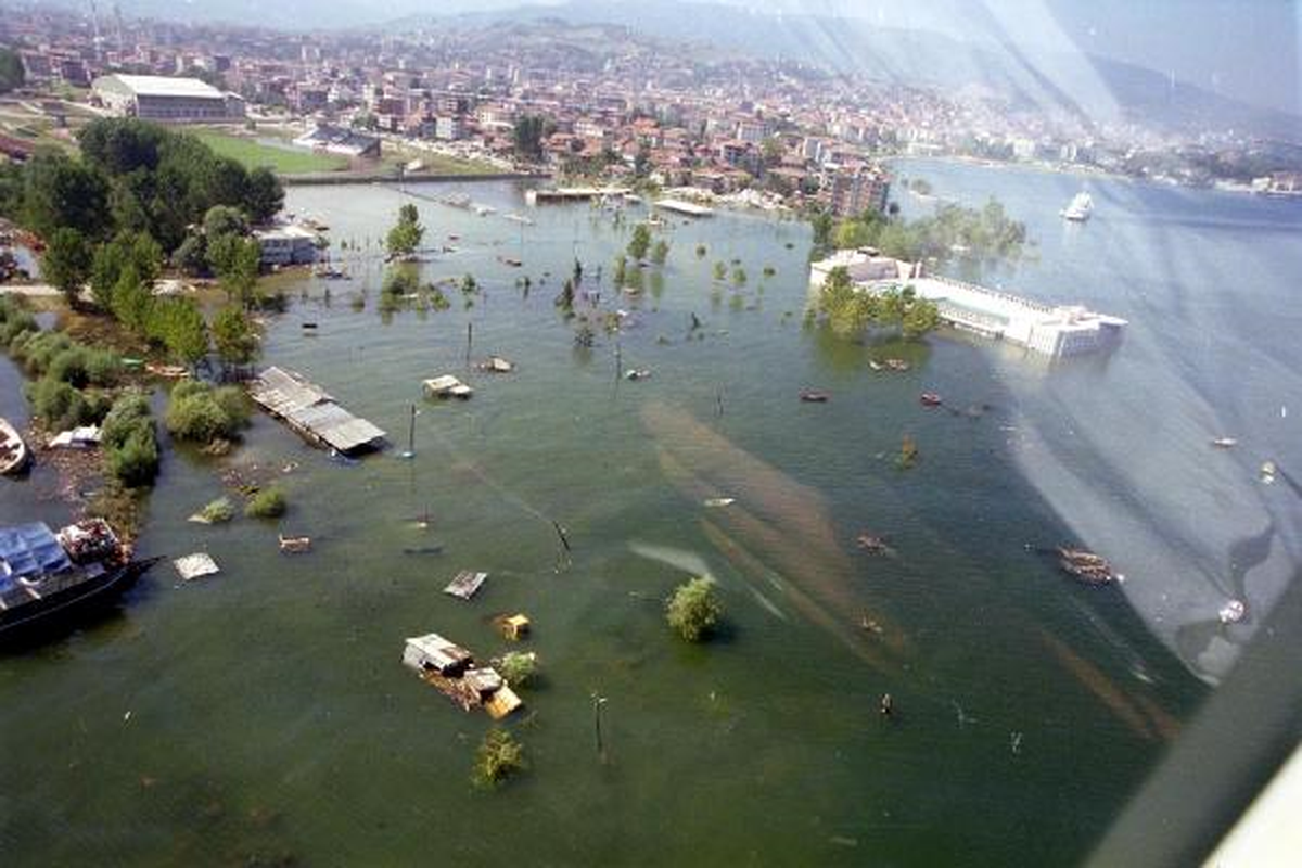 Deprem Kurbanları 17 Ağustos\'un 15\'inci Yıldönümünde Anılıyor