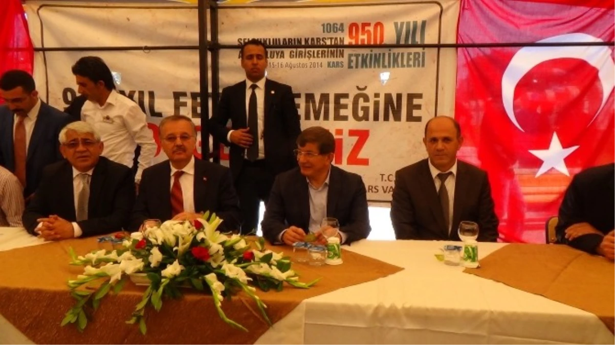 Dışişleri Bakanı Ahmet Davutoğlu, Fetih Yemeğine Katıldı