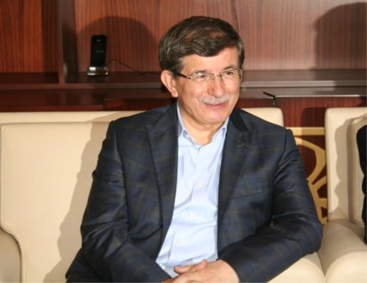 Dışişleri Bakanı Davutoğlu Kars\'ta
