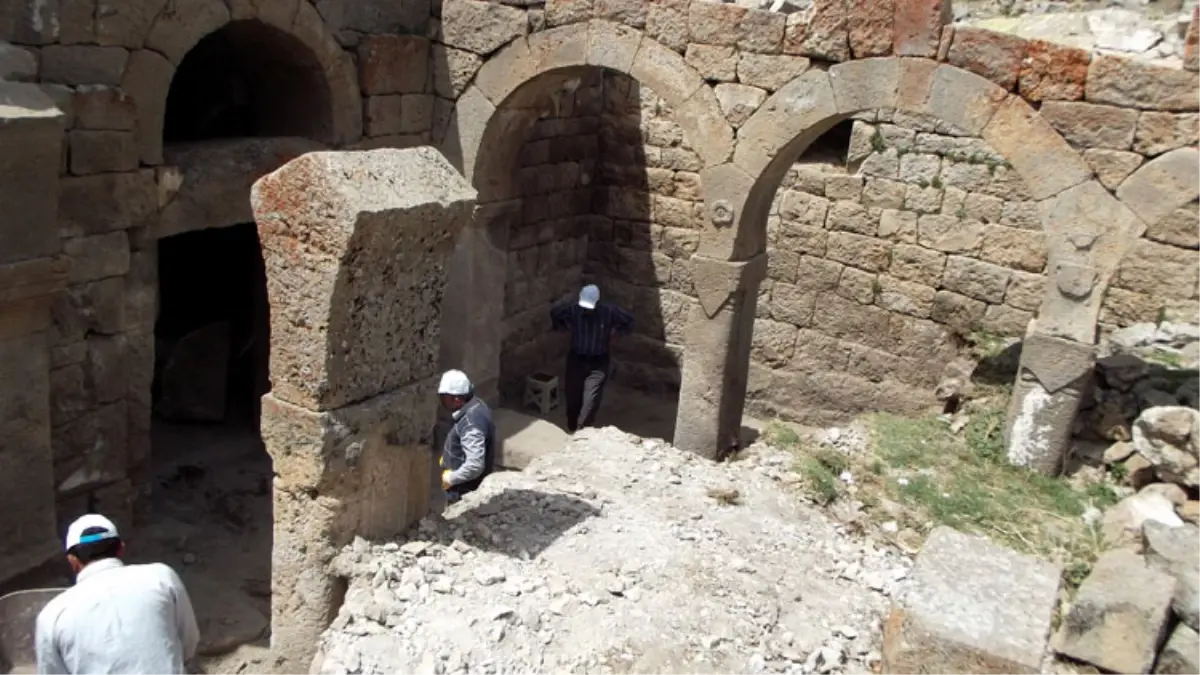 Karadağ\'da İki Kilise Gün Işığına Çıkarıldı