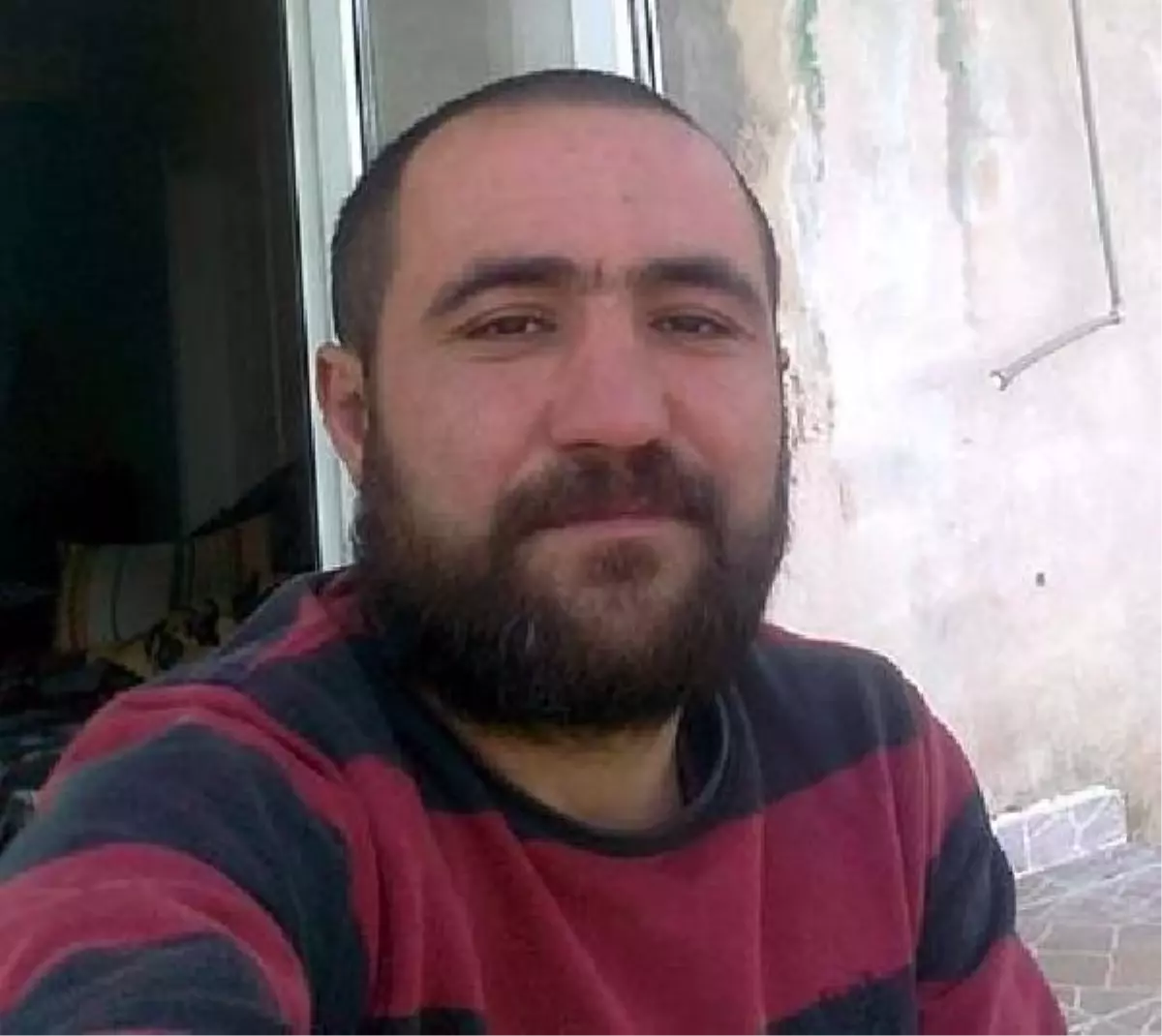 Kendisini Taciz Eden Eşinin Kuzenini Öldürdü