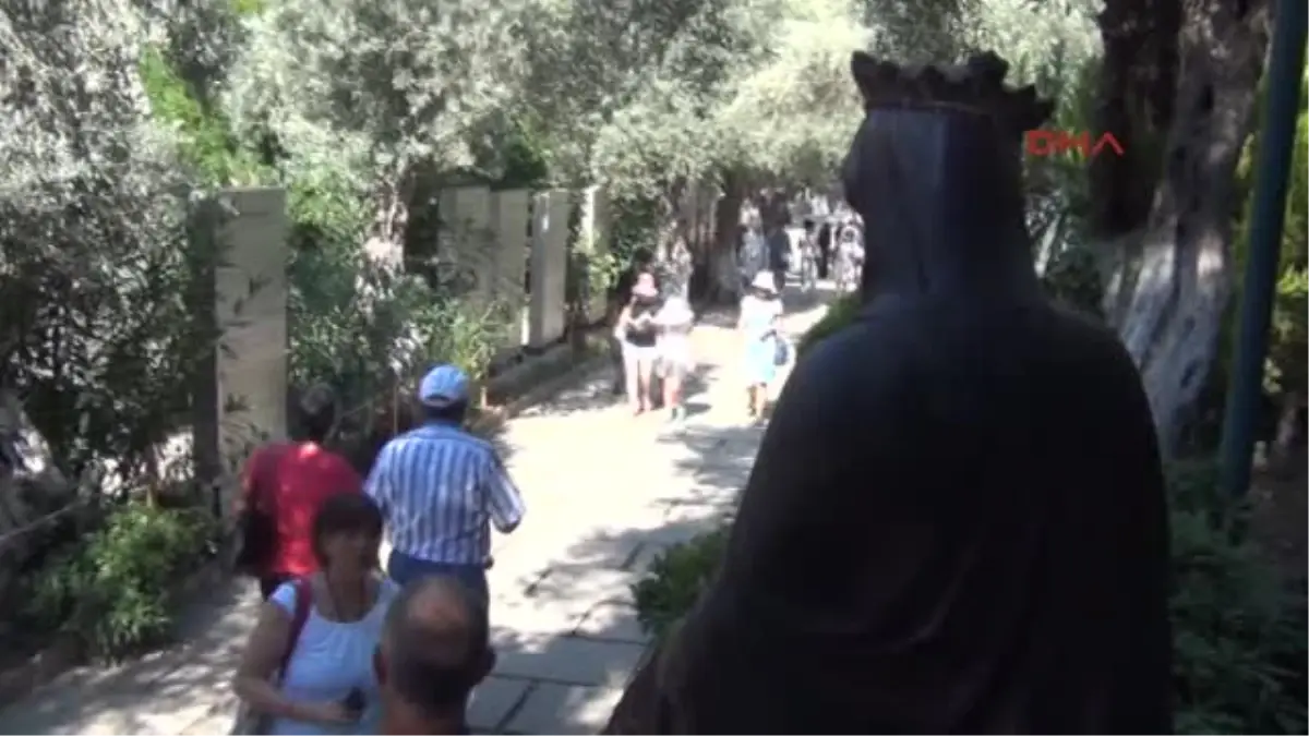 Meryemana Evinde Dört Dilde Ayin