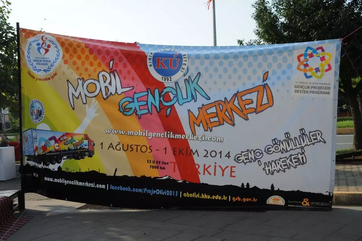 Mobil Gençlik Merkezi Tırı Arhavi\'de