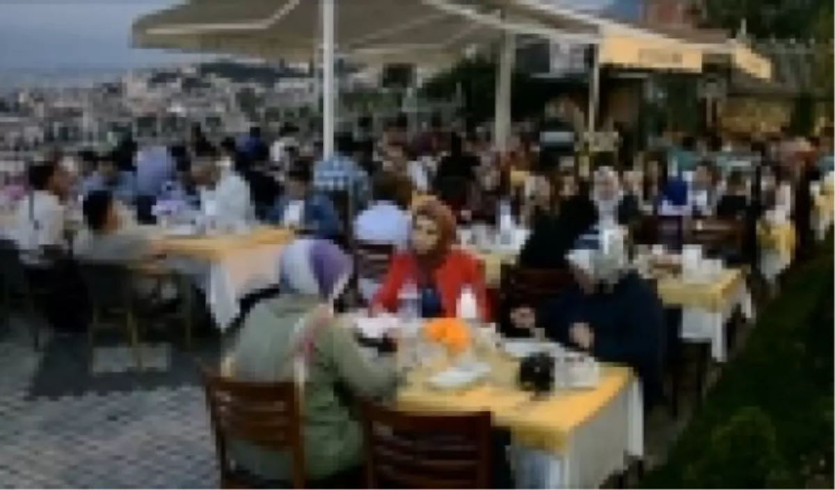 Mustafa Öztürk Bulgaristanlı 110 Öğrenciyle Bir Araya Geldi