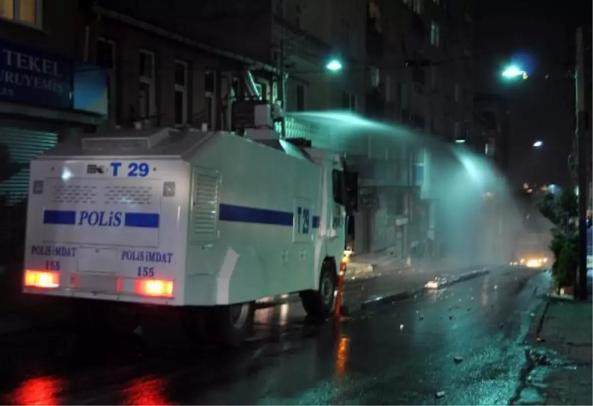 Okmeydanı\'ndaki Molotoflu Gruba Polis Müdahalesi