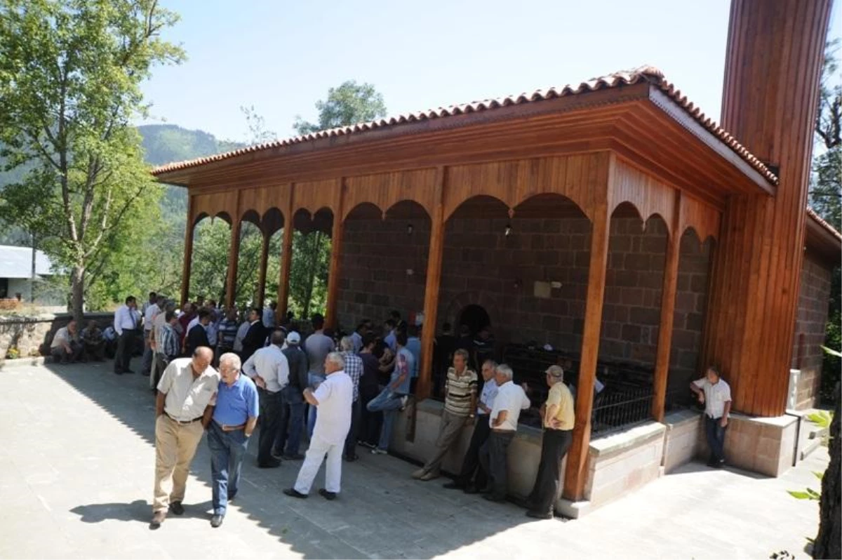 Yenilenen 115 Yıllık Cami İbadete Açıldı