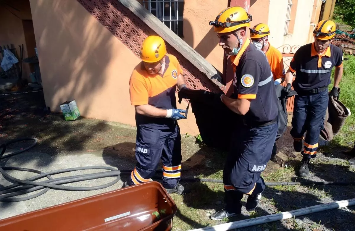 Zonguldak\'ta Evde Çıkan Yangında Anneyle Kızı Öldü