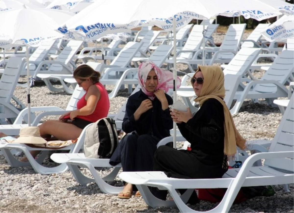 Antalya\'da "Kadınlar Plajı" Açıldı