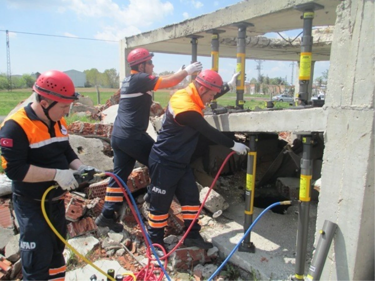 Sakarya Afad, Olası Afetlere Karşı Tedbiri Elden Bırakmıyor