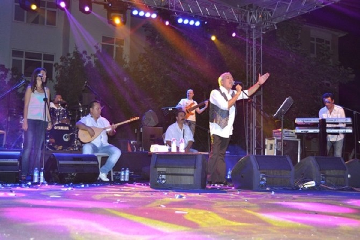 Ayçiçeği Festivalinde Edip Akbayram Rüzgarı