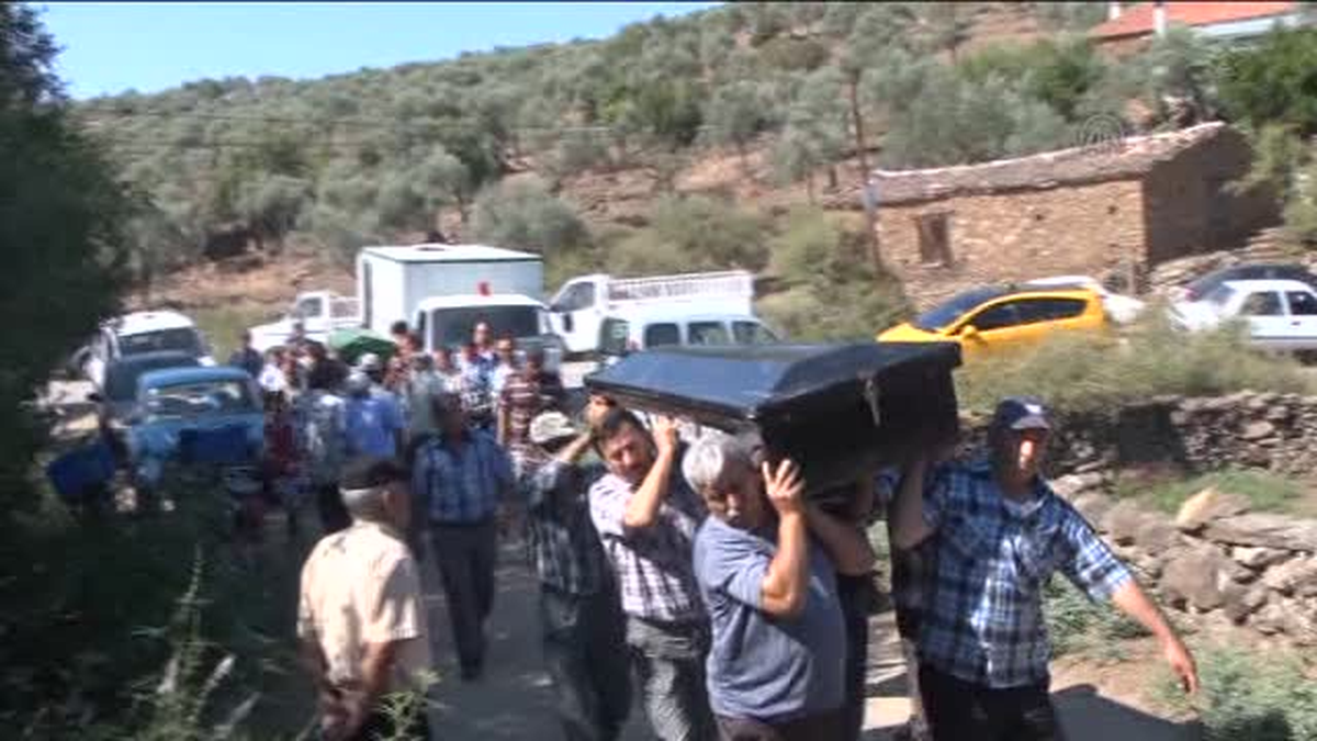Balıkesir\'deki Kanlı Düğün Baskınında Ölen Baba Oğul Toprağa Verildi
