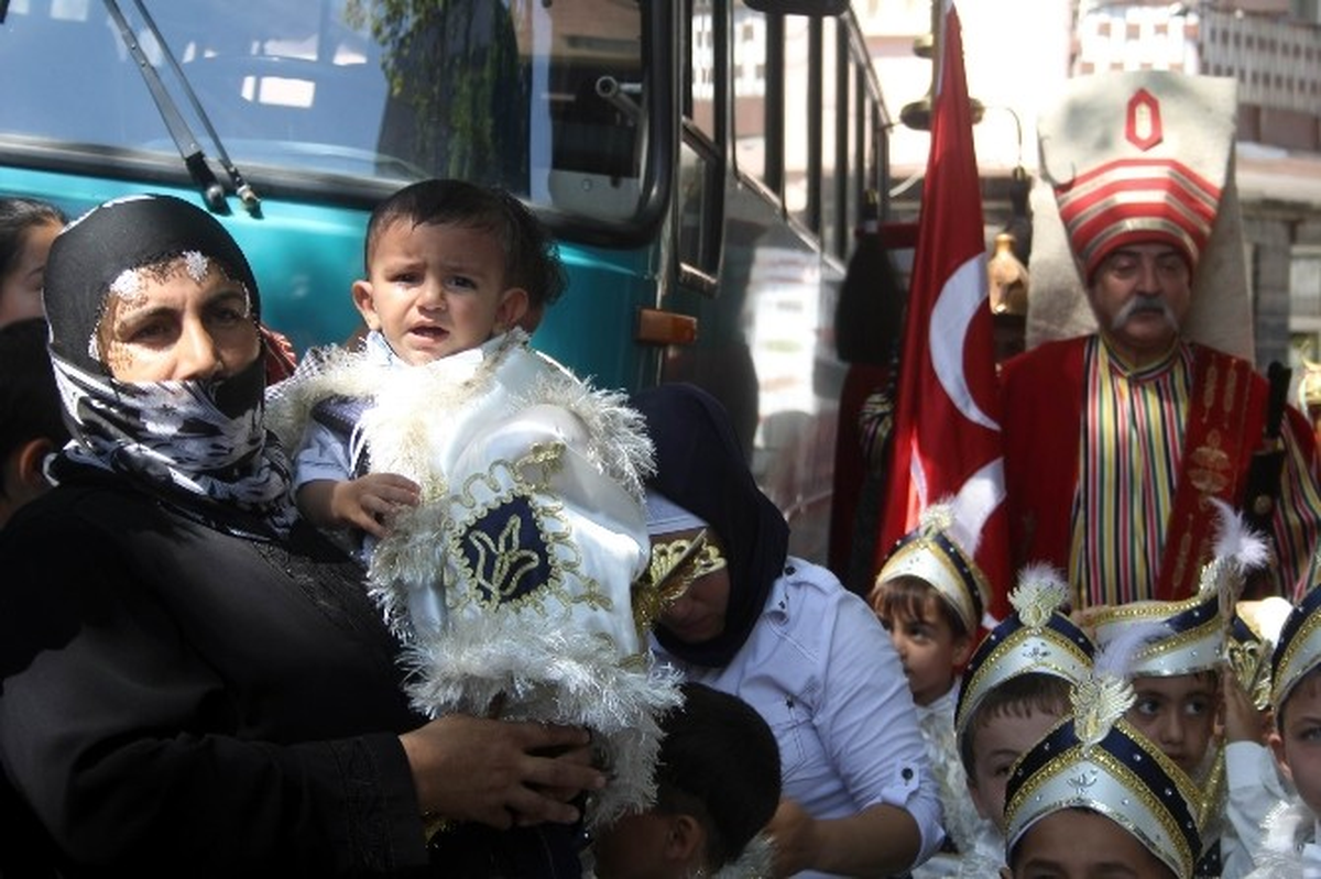 Cami Derneği Yüz Çocuğu Sünnet Ettirdi