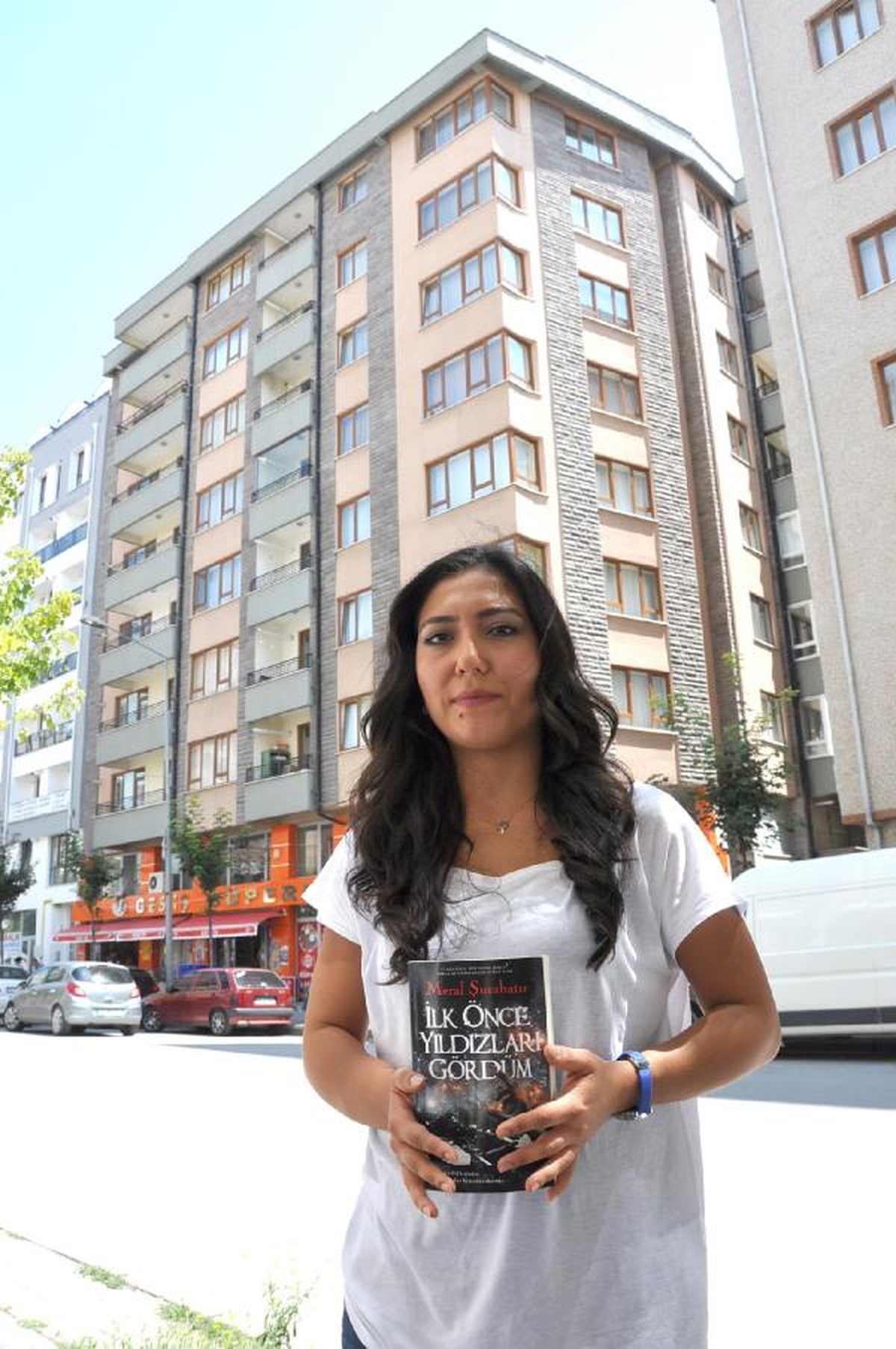 Depremde 20 Saat Enkaz Altında Kalan Meral Şurabatır: Hala Bilinçsiziz