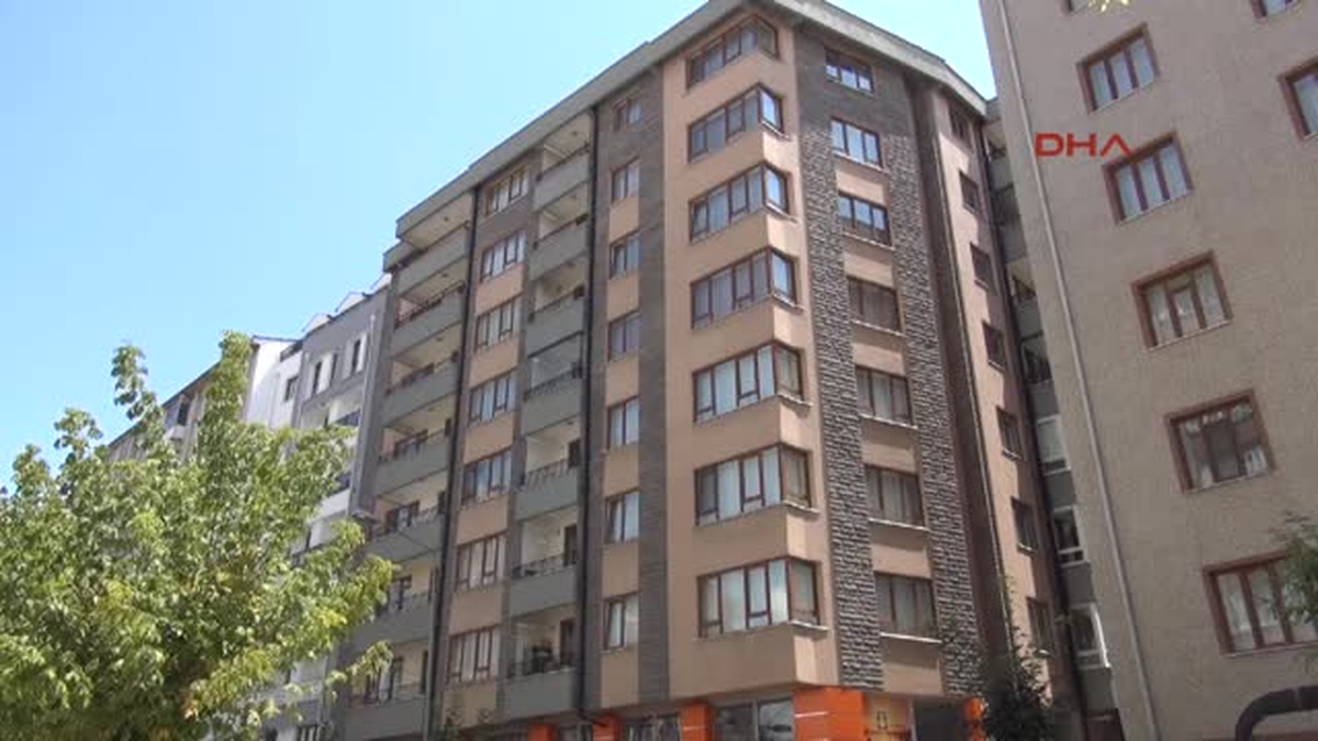 Depremde 20 Saat Enkaz Altında Kalan Meral Şurabatır: Hala Bilinçsiziz