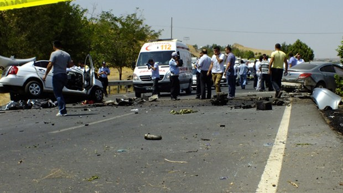 Diyarbakır\'da Trafik Kazasında 3 Polisin Hayatını Kaybetmesi