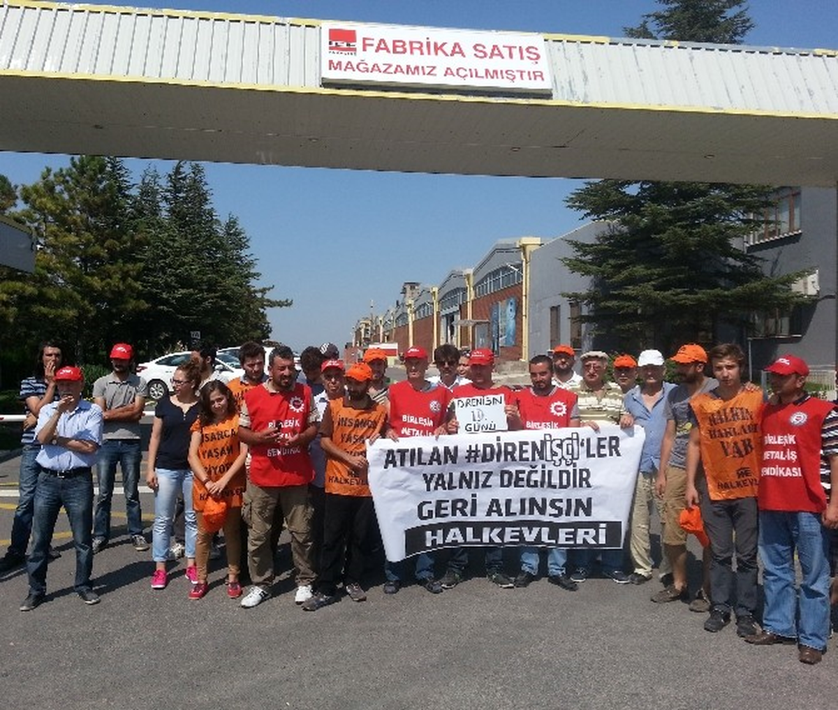 Eskişehir Halkevleri Üyeleri İşten Çıkarılan İşçileri Ziyaret Etti