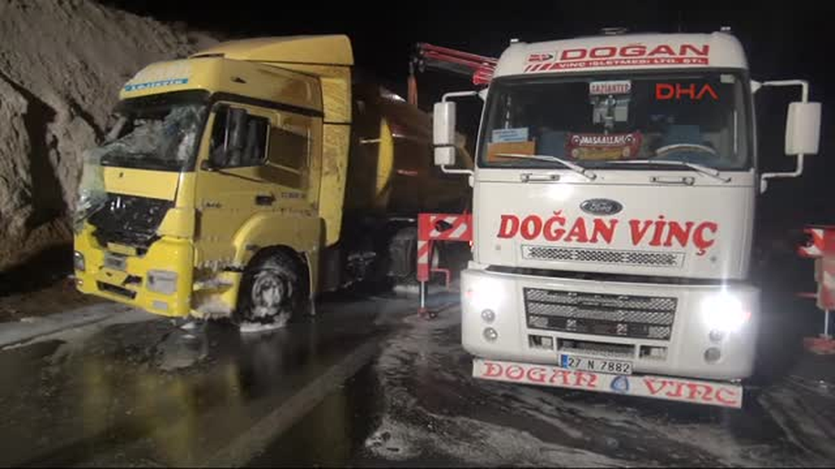 Gaziantep\'te Mazot Yüklü Tanker Devrildi: 1 Ölü