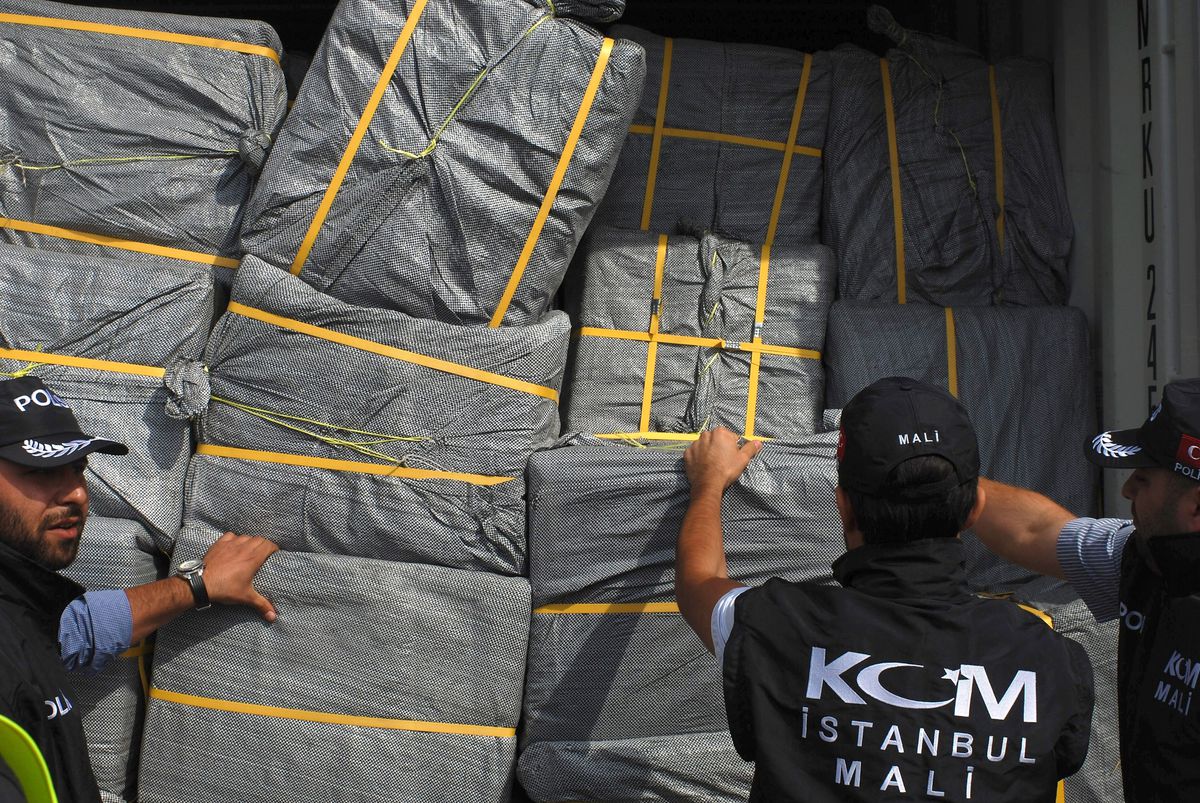 İstanbul\'da Kaçak Sigara Operasyonu