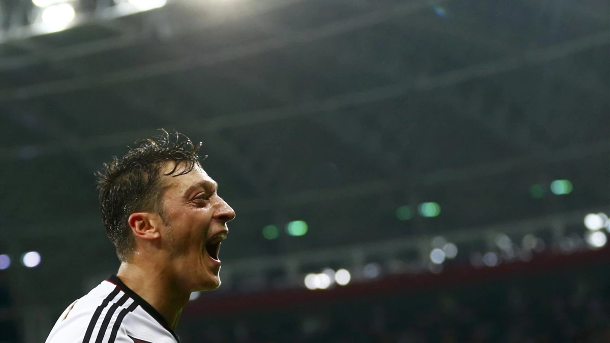 Futbolcu Mesut Özil\'in Paylaşımı Sosyal Medyayı Salladı