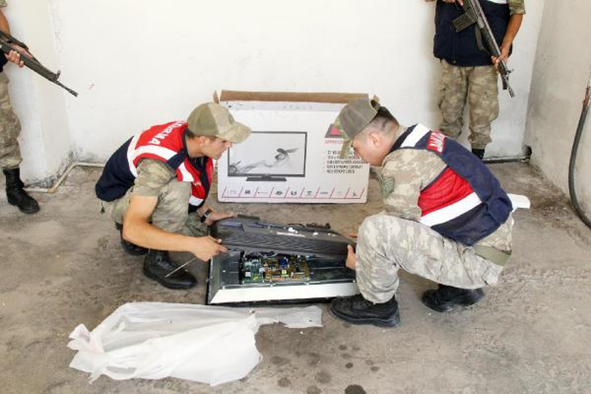 Şanlıurfa\'da Otobüsteki Televizyondan 5 Kilo 250 Gram Esrar Çıktı