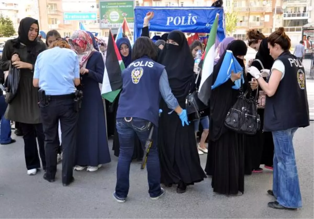 Sivas\'ta \'Mazlumlarla Dayanışma Yürüyüşü\' Düzenlendi