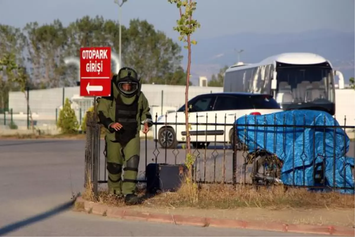 Terminalde Unutulan Valiz Bomba Şüphesiyle Patlatıldı