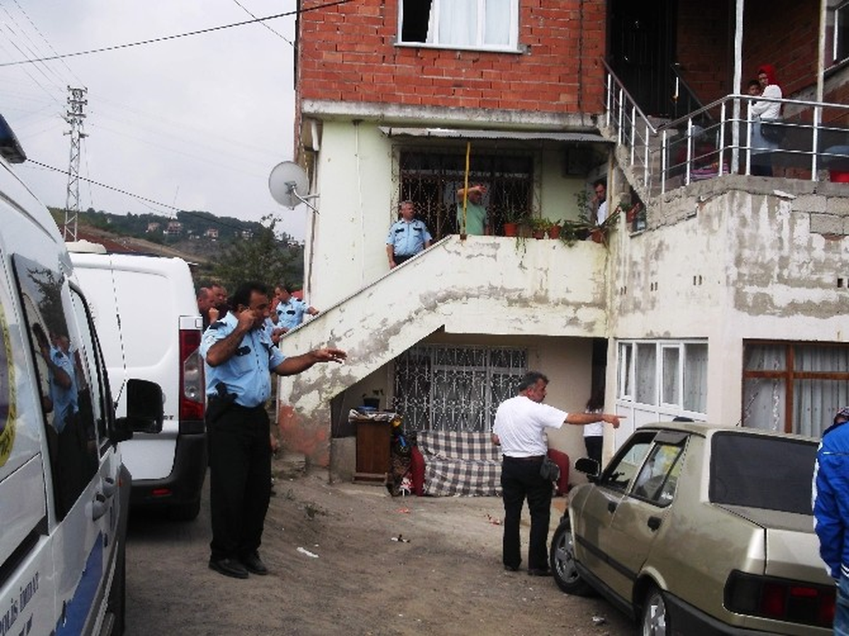 Trabzon\'da Cinayet: 1 Ölü, 2 Yaralı