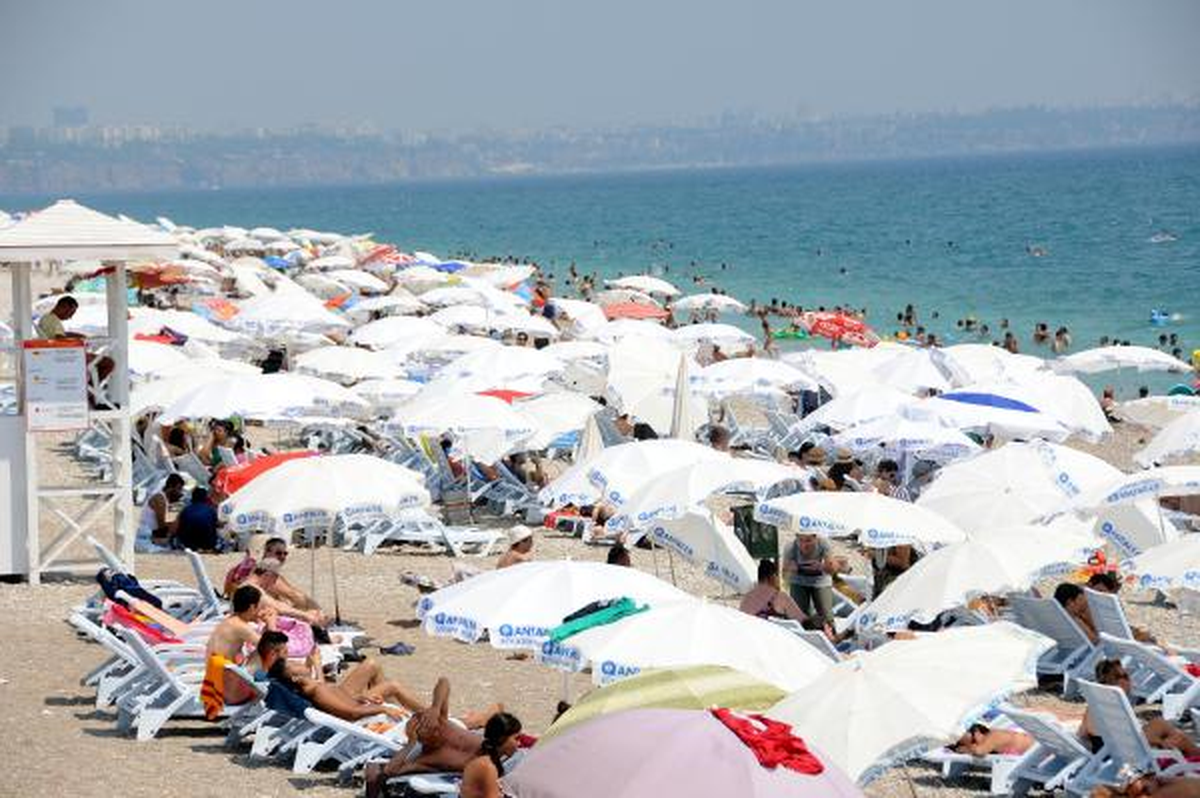 Antalya\'da Sahiller Doldu