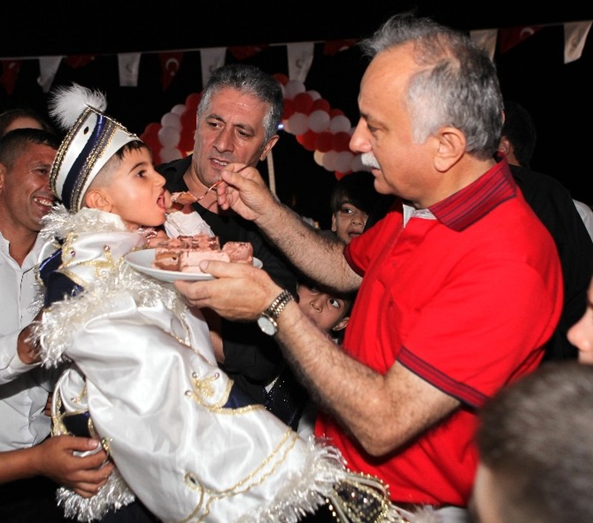 Böyle Olur Bayraklı\'da Sünnet Şöleni