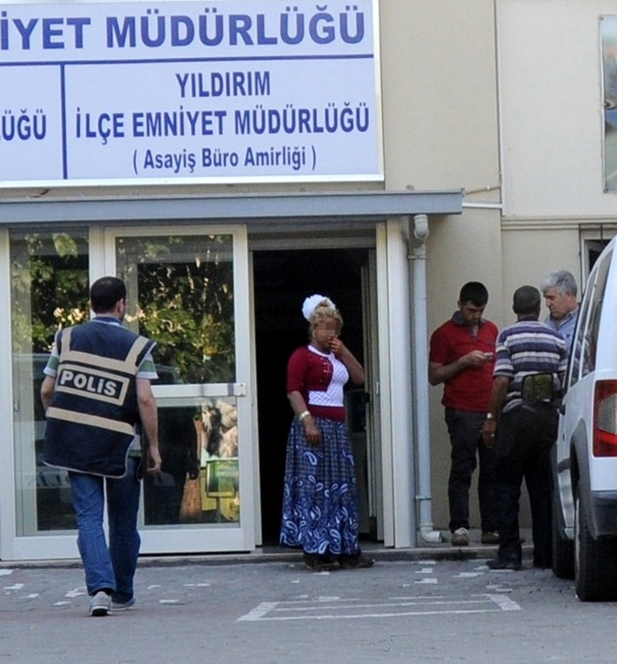 Bursa\'da Çocuk Gelin ve Damat Ailelerine Teslim Edildi