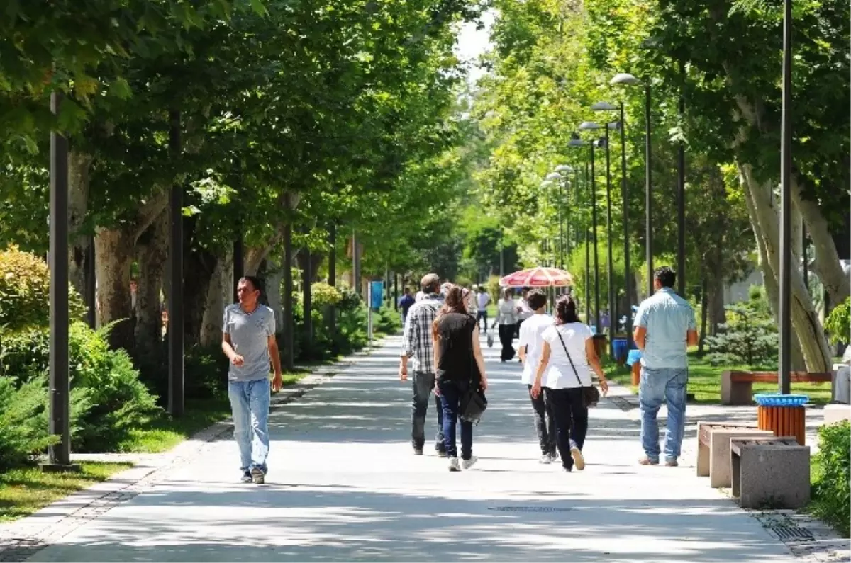 Gençlik Parkı Sıcaklardan Kaçışın İlk Adresi Oldu