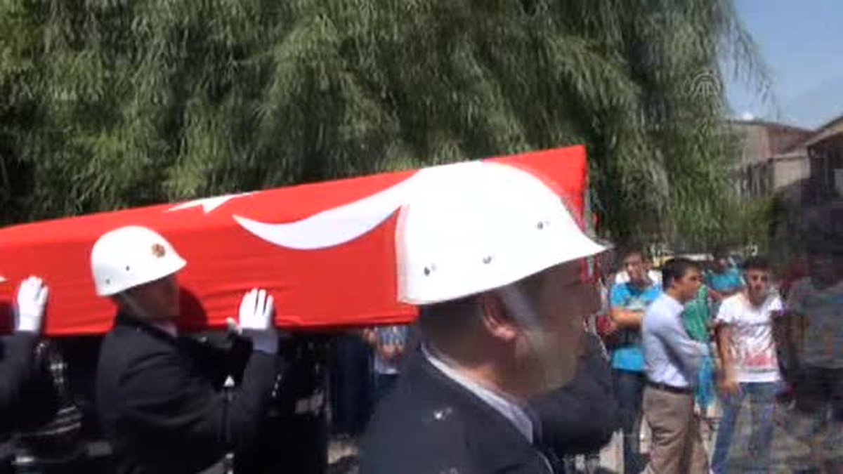 Kazada hayatını kaybeden polis memuru Mercimek toprağa verildi -