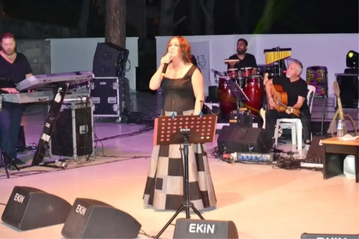 Nazan Öncel, Konserlerine Ayvalık\'tan Başladı