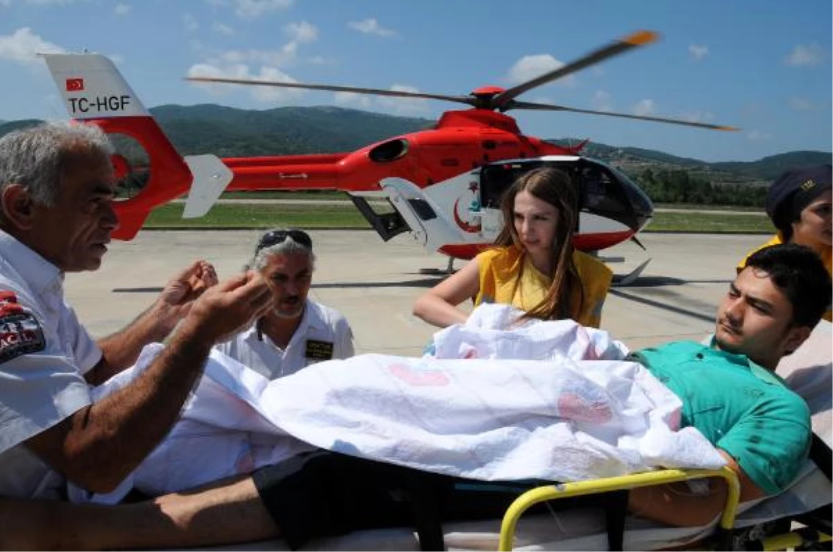 Ambulans Helikopter Parmağı Kopan Genç İçin Havalandı