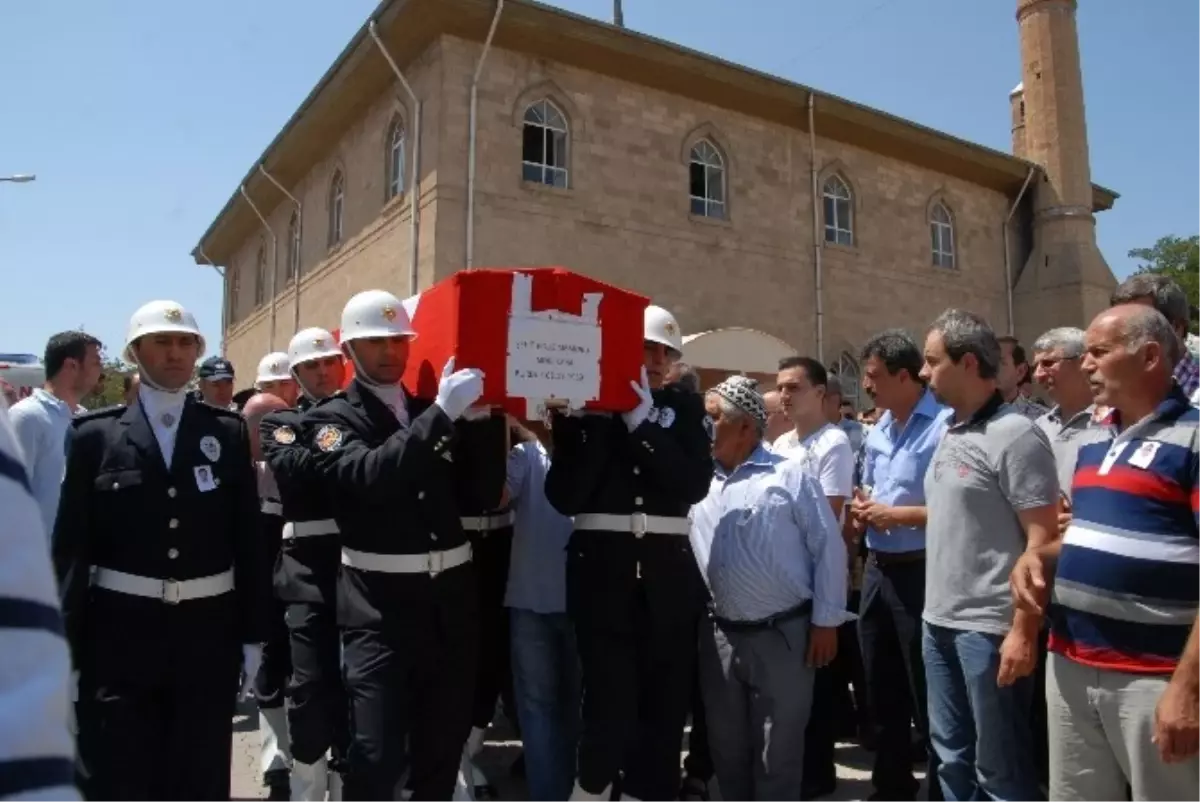 Şehit Polis Sıtkı Kara Toprağa Verildi