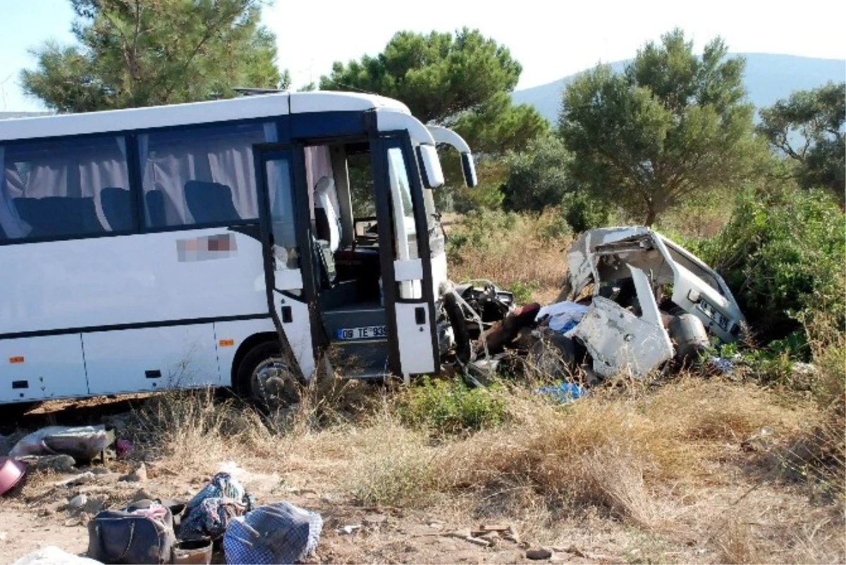 Servis Otobüsü Otomobili Altına Aldı: 3 Ölü, 11 Yaralı