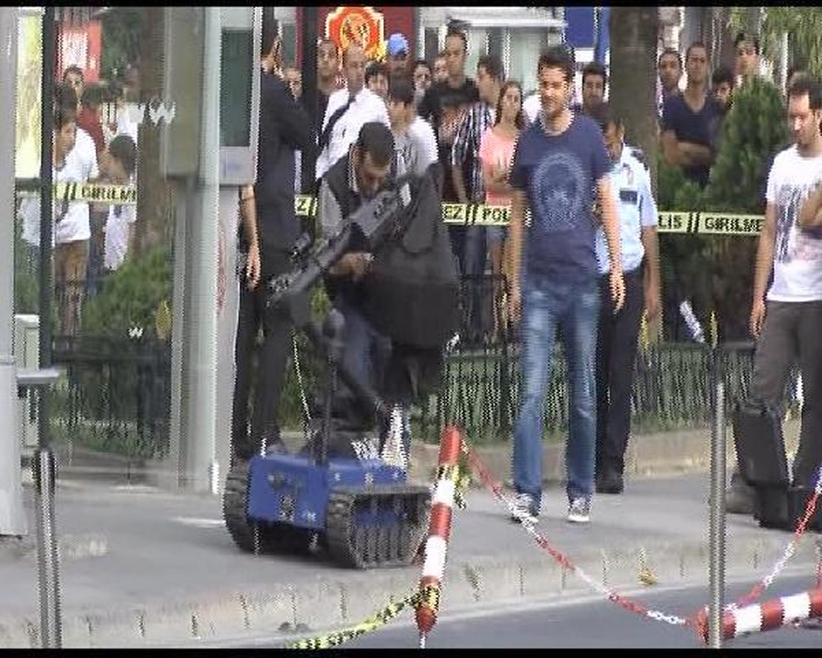 Şüpheli Çantaya "Kaplan" Müdahalesi
