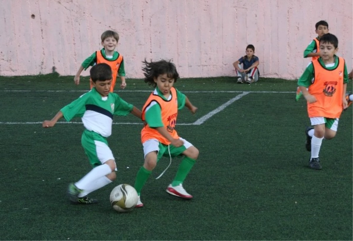Yozgat\'ta Yaz Futbol Okulu Büyük İlgi Görüyor