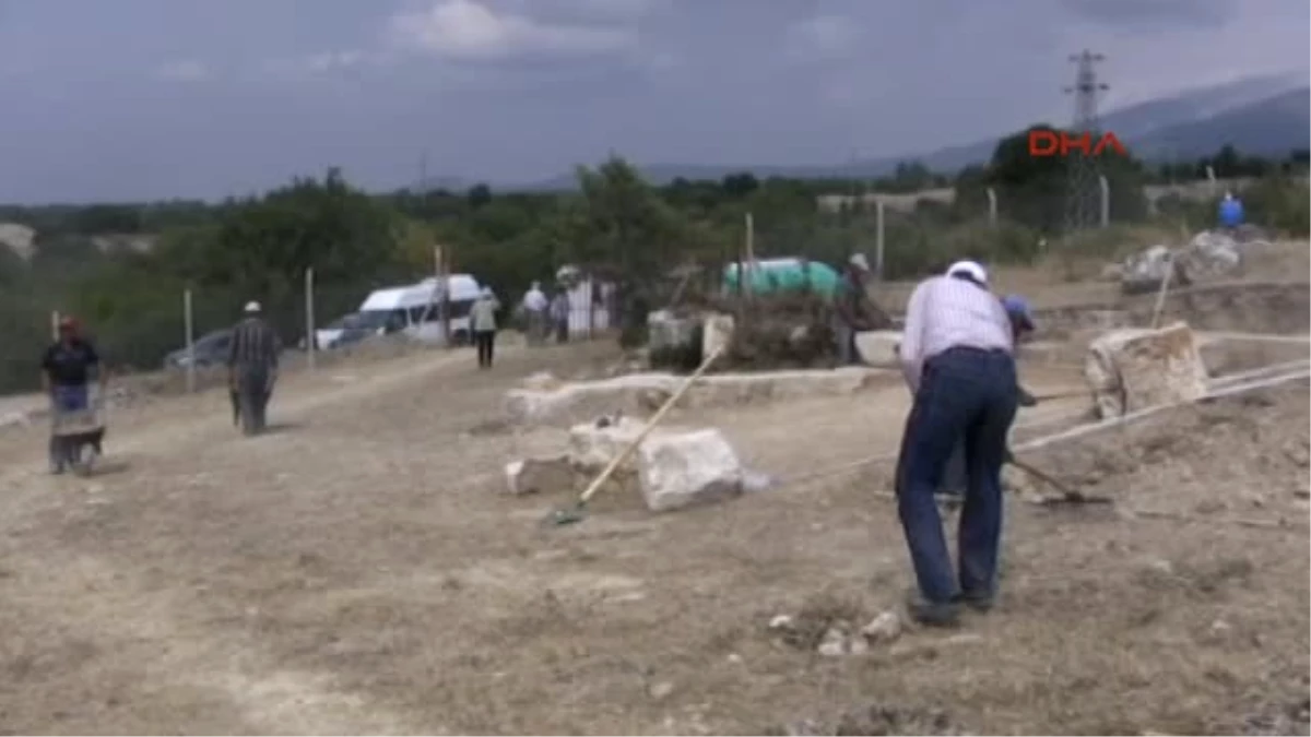 2 Bin Yıllık Tapınak Mezarı Kurtarma Kazısı