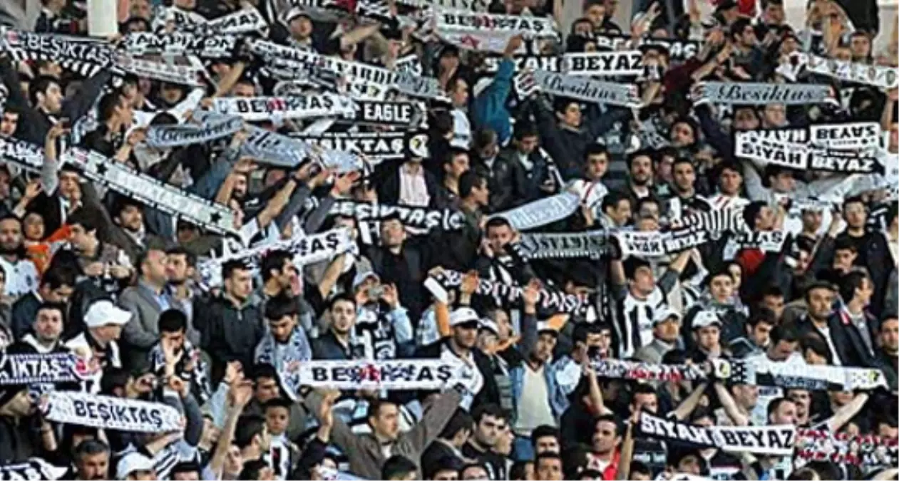 Beşiktaş Taraftarından "1903" Kitap Bağışı