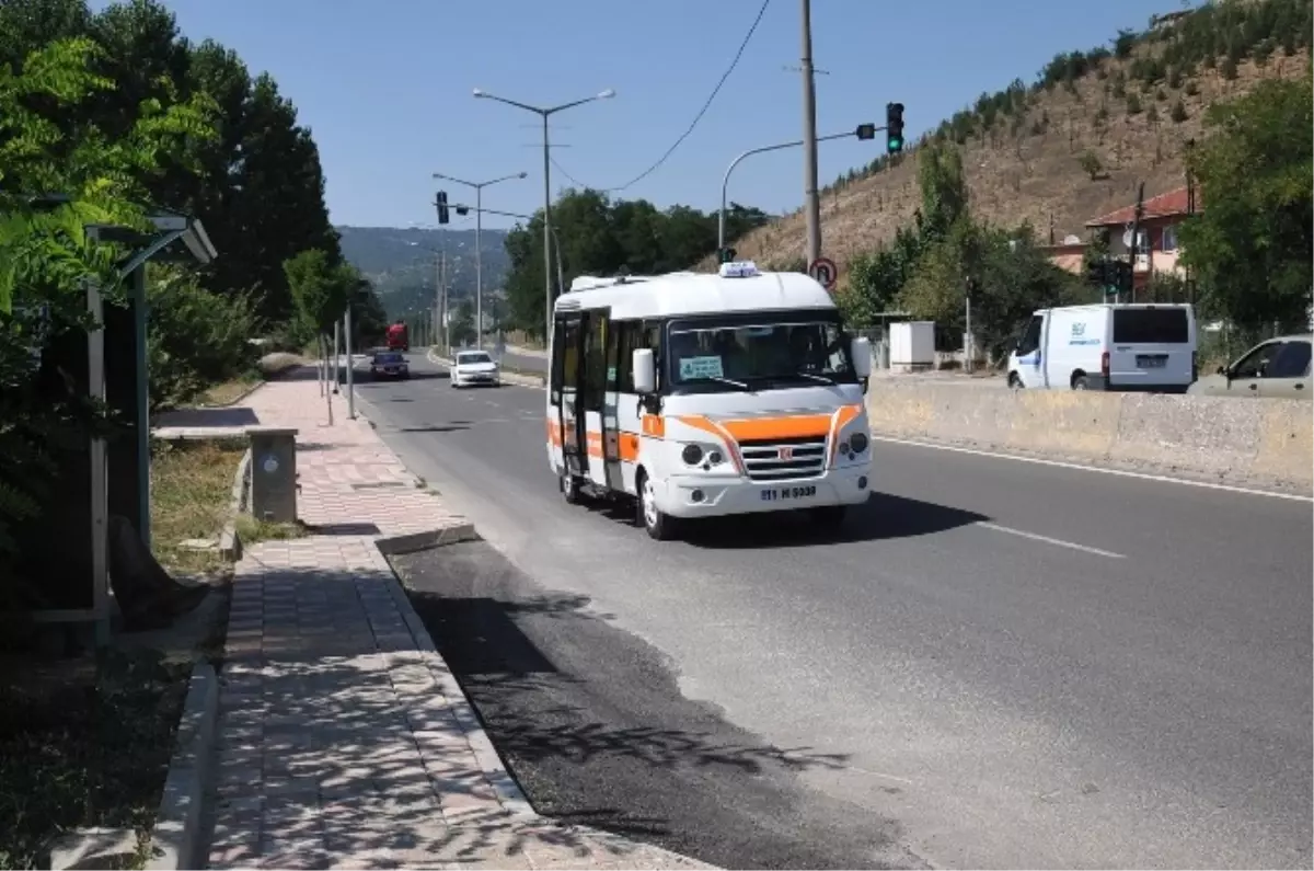 Bozüyük\'teki Ana Caddeye Yeni Dolmuş Cepleri