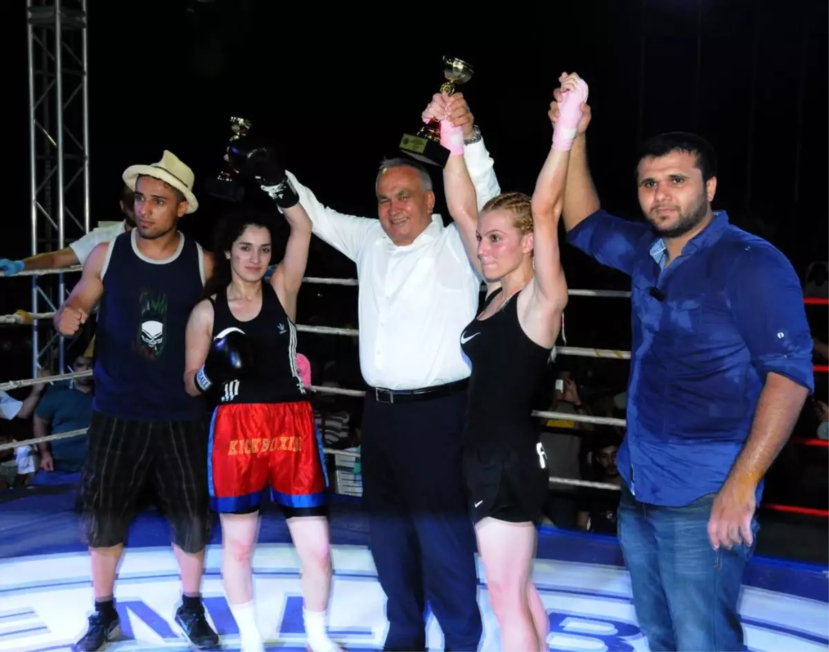 Erdemli\'de Kick Boks Turnuvası Düzenlendi