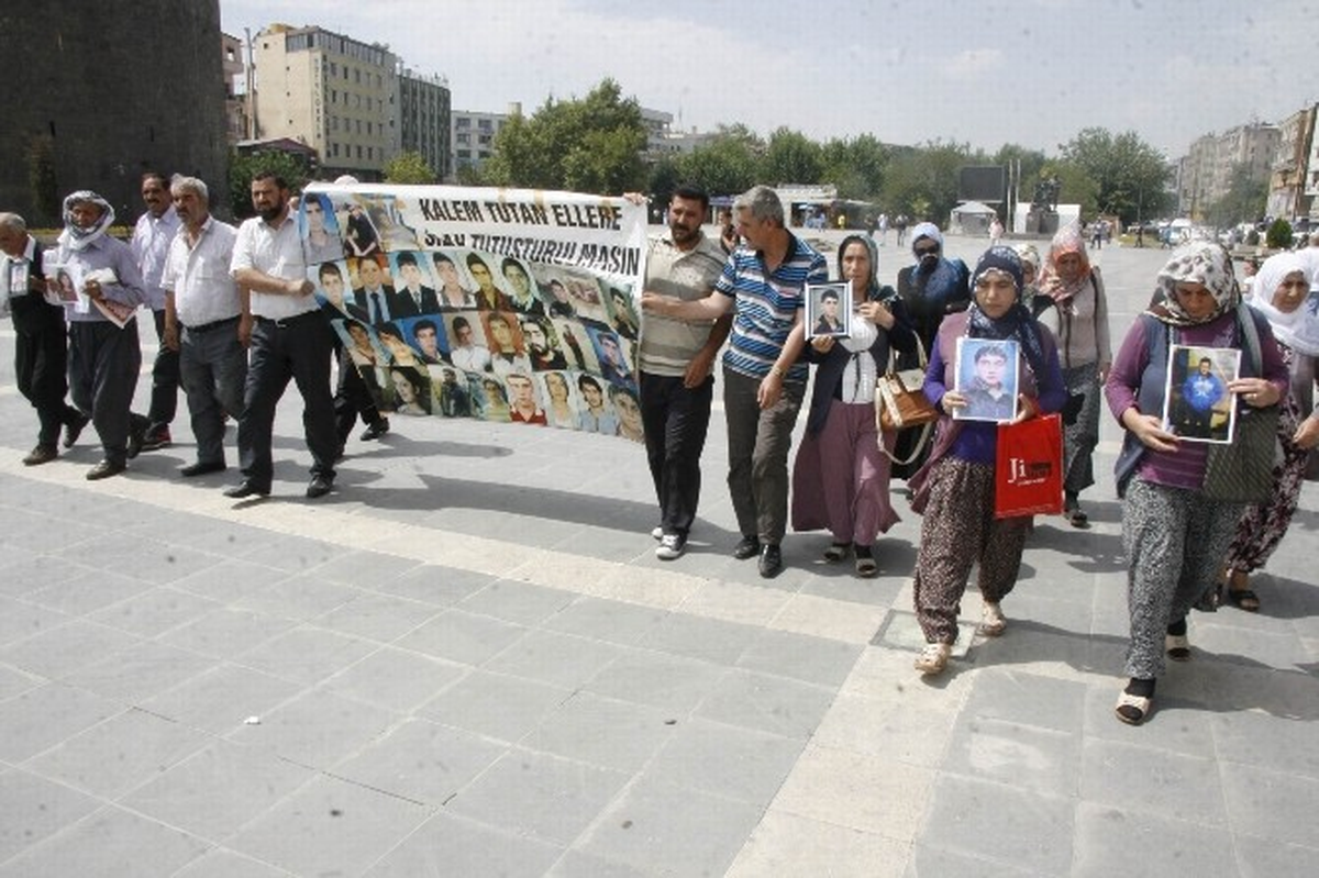 Eylem Yapan Anneler Şeyh Said\'e Dua Etti