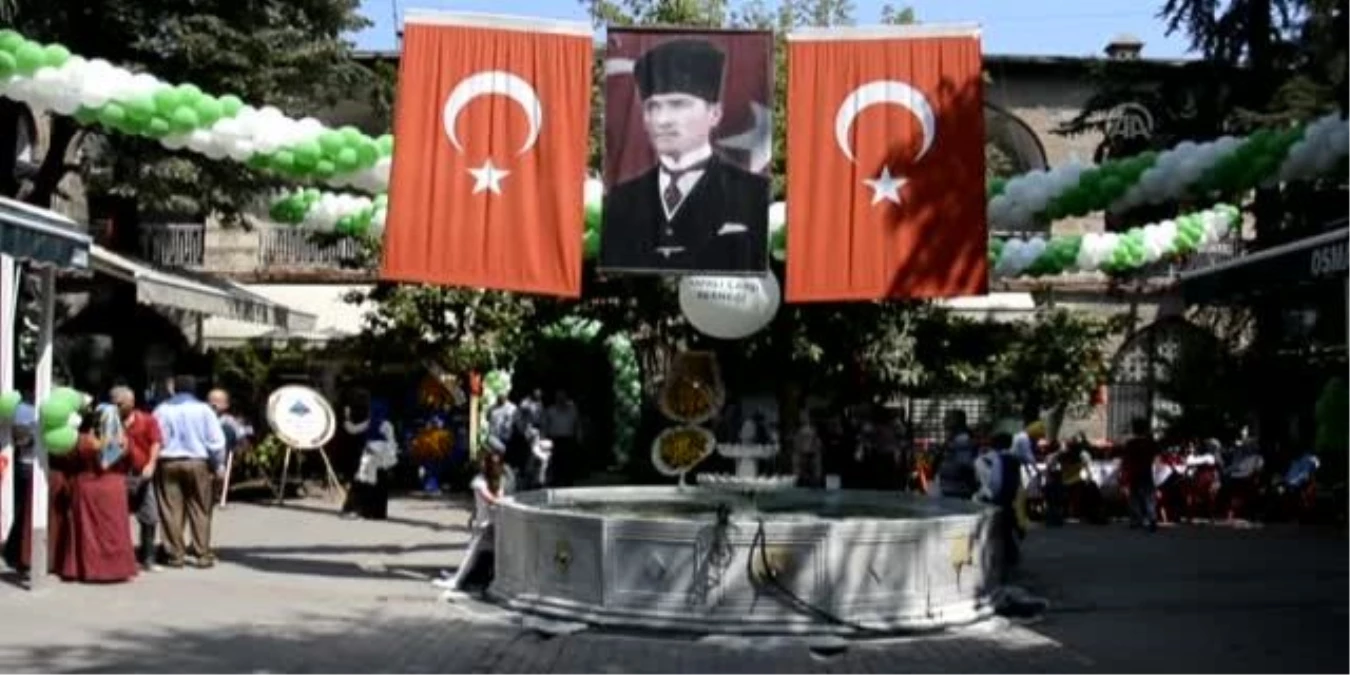 Bursa\'da Kapalı Çarşı Derneği 50 Çocuğu Sünnet Ettirdi