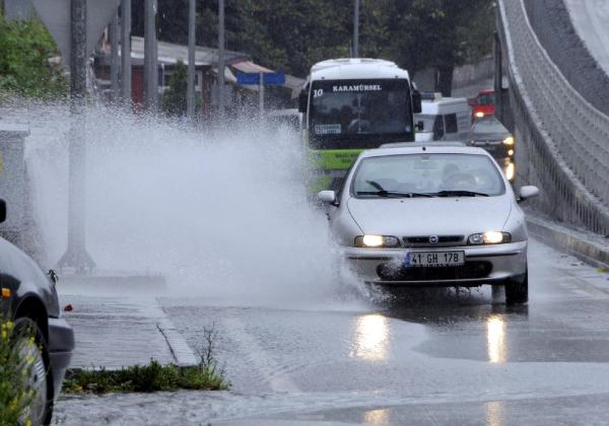 Kocaeli\'de Yağmur Serinliği Sevindirdi