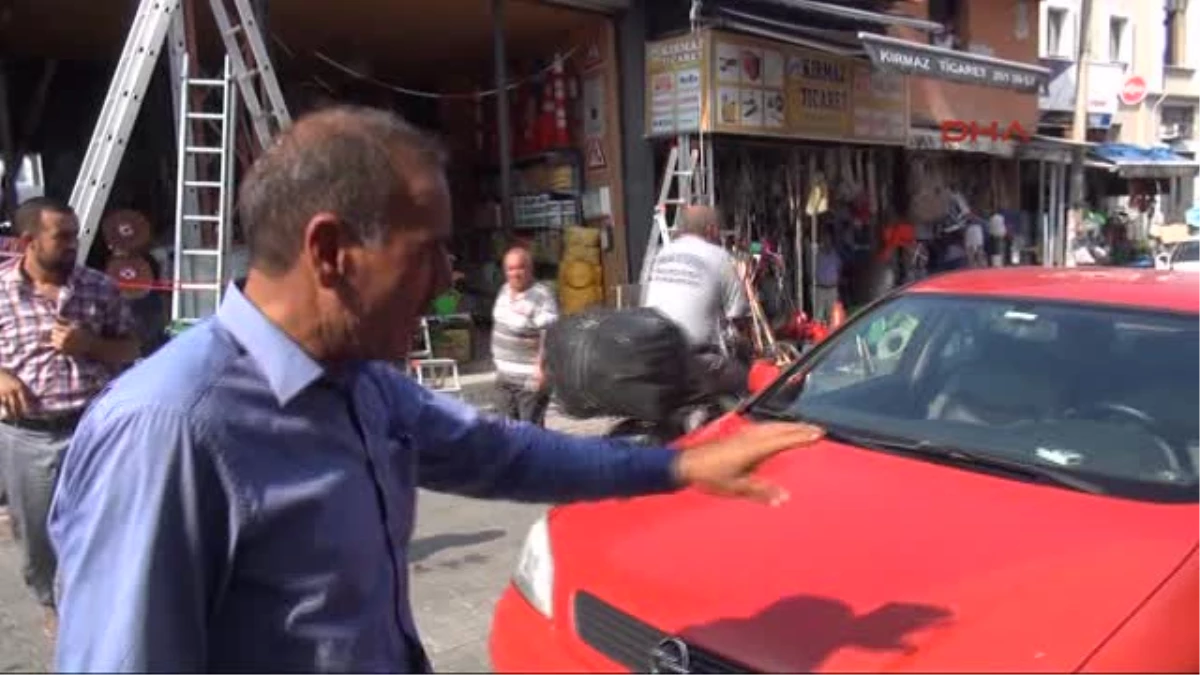 Adana\'da Otomobilinin Lastiğini Kesip, 12 Bin Lirasını Çaldılar