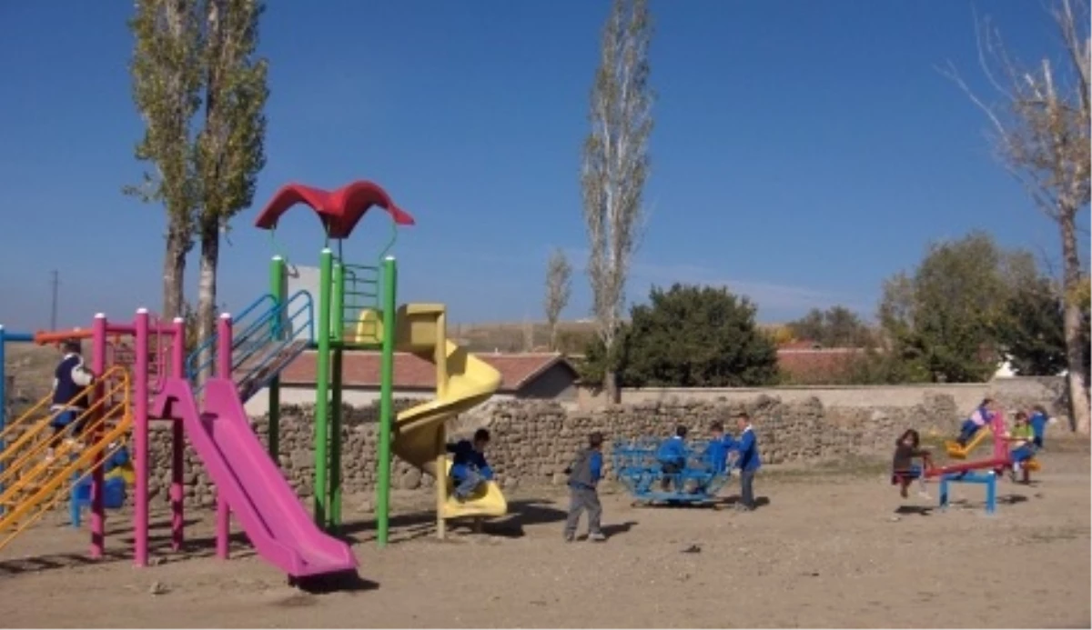 Parkta Oyun Oynayan Çocuğun Ayağı Kırıldı